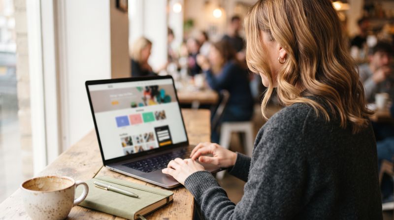Freelancer choosing the right portfolio website for their niche